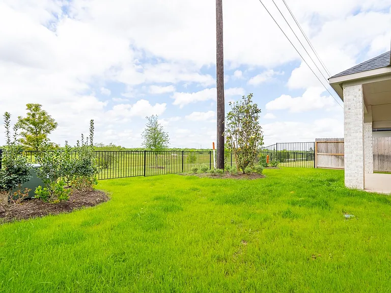 4226 Maple Glen Dr — Photo 32