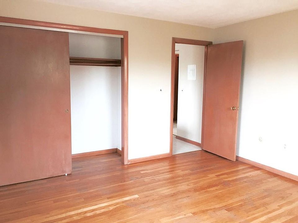 2nd image of 220 School St APT 8