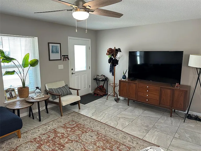 1119 Beverly Ave — Photo 5