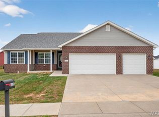 1126 Castle Green Dr, Waterloo, IL