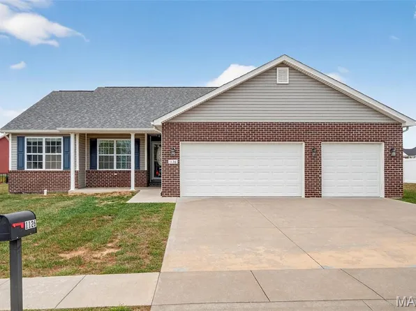 1126 Castle Green Dr, Waterloo, IL 62298