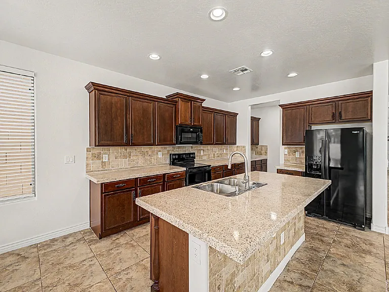 16124 N 180th Ln — Photo 11