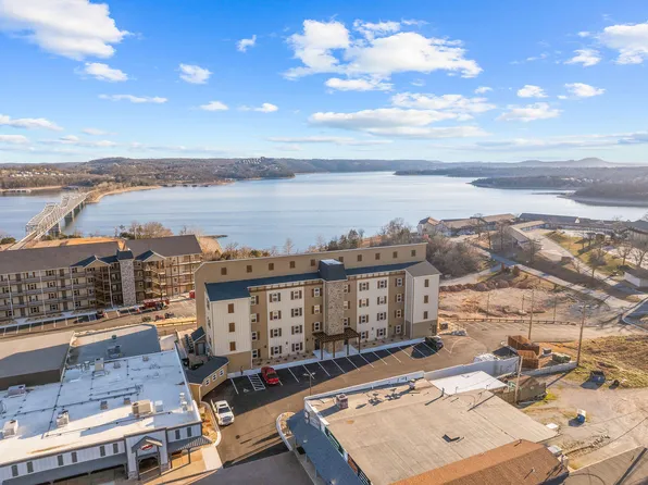 88 Towers Aly Unit #402, Kimberling City, MO 65686