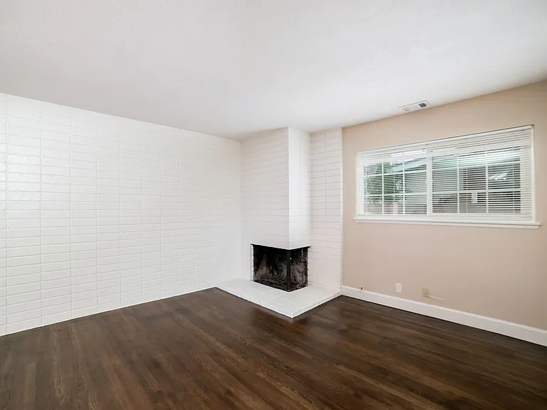 2958 Gramercy St — Photo 5