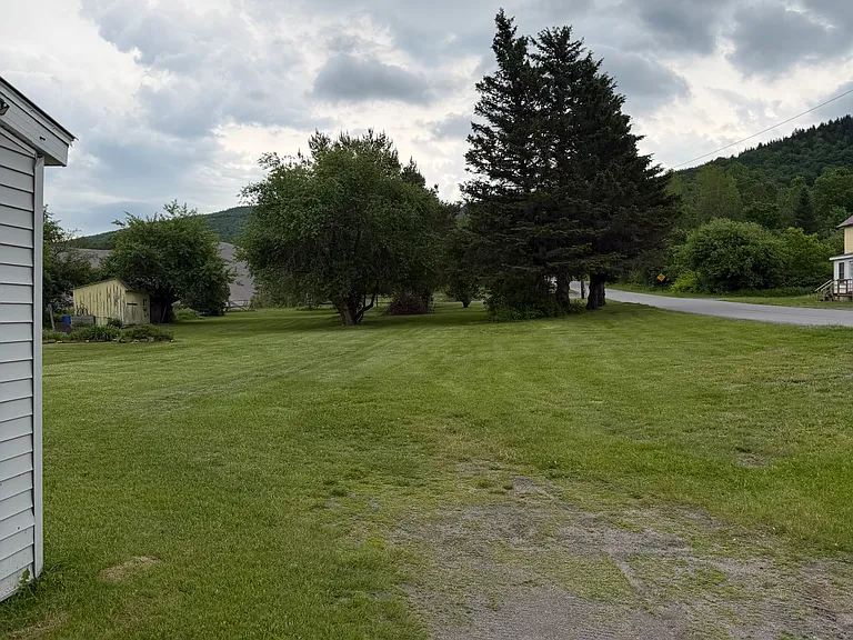2824 Standish Rd — Photo 2