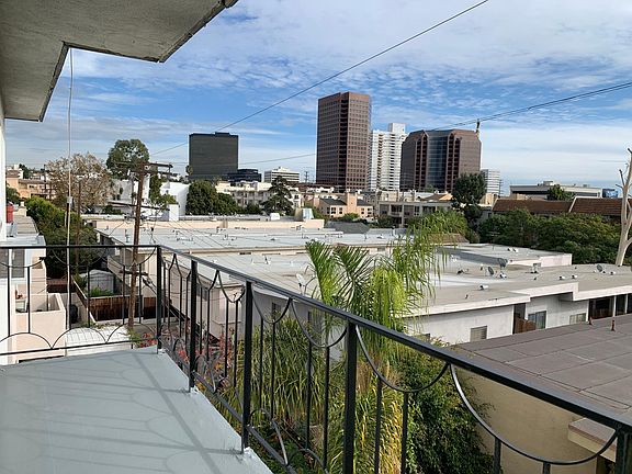 3rd image of 11944 Mayfield Ave APT 305