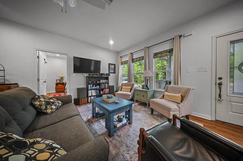 2 bed, 2.0 bath, 1104 sqft, $1,795 — Photo 2