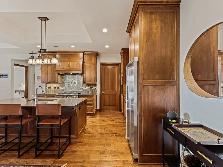 363 SW Bluff Dr #102 — Photo 4