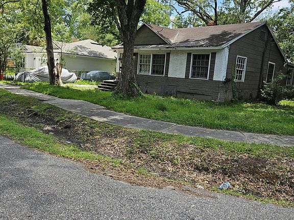 3rd image of 3162 2ND ST Circle