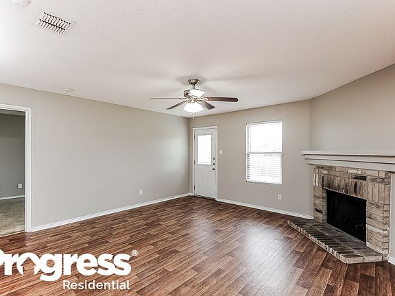 3rd image of 1105 Mazourka Dr