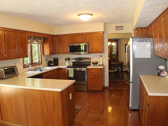 3rd image of 207 Woodloch Forest Dr