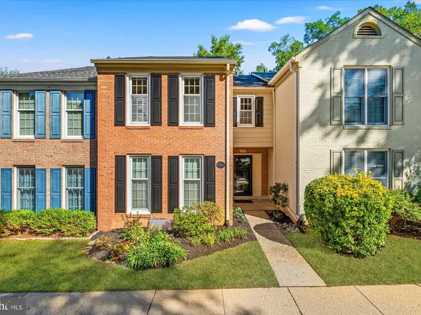 6614 Midhill Pl, Falls Church, VA 22043