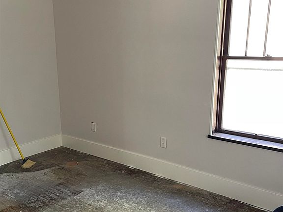5th image of 705 N 6th St