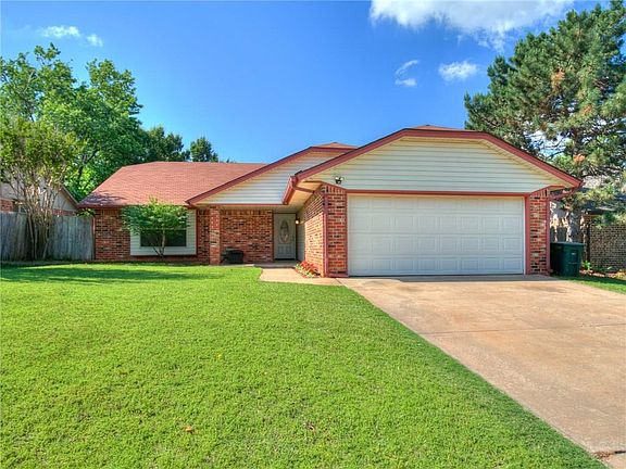4th image of 2716 Summerfield Dr
