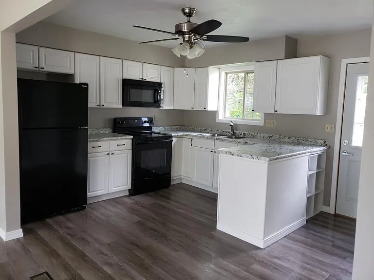 1810 Roosevelt Ave — Photo 2