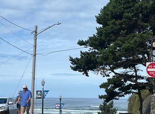 716 NW Beach Dr #B, Newport, OR