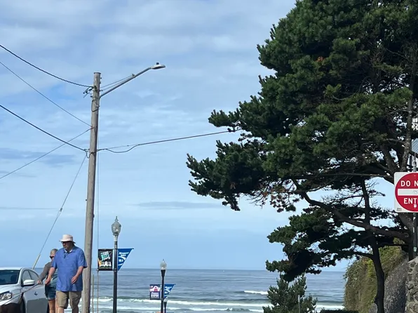 716 NW Beach Dr #B, Newport, OR 97365