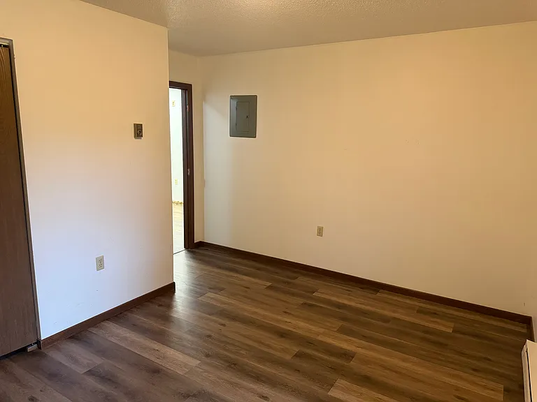 302 Main St N #8 — Photo 3
