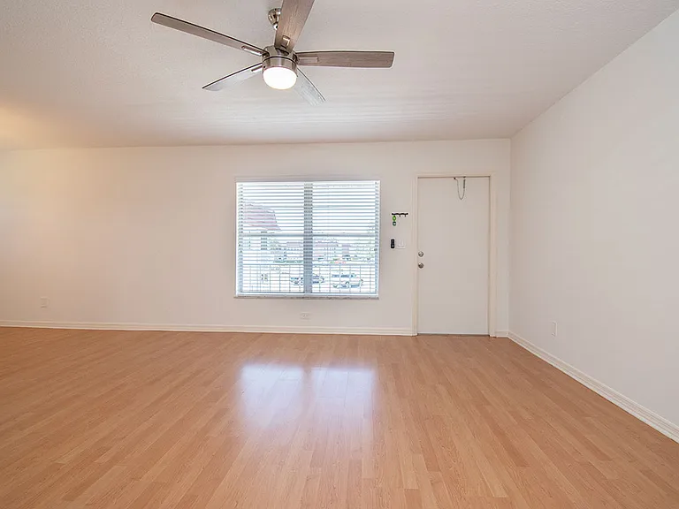 74 Royal Oak Ct #206 — Photo 6