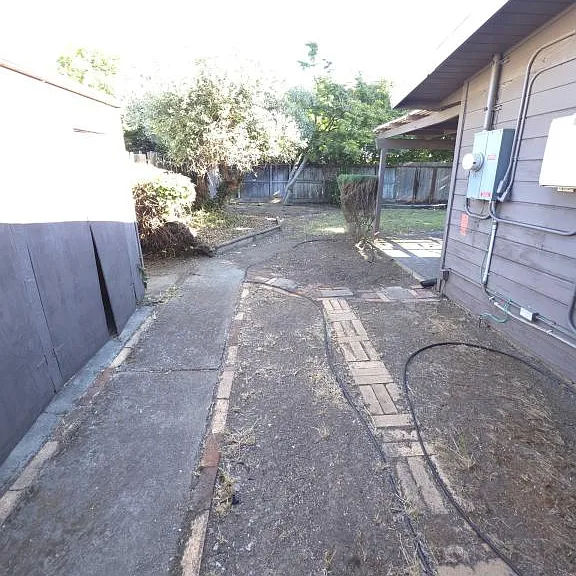 2217 Polk Way — Photo 16