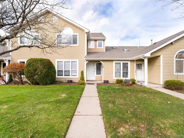 55 Eric Drive #55, Middle Island, NY 11953