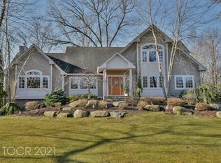 17 Arrowhead Dr, Upper Saddle River, NJ 07458