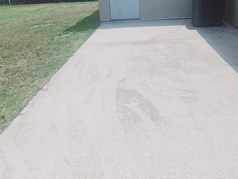 131 SE Serenata Ct — Photo 14