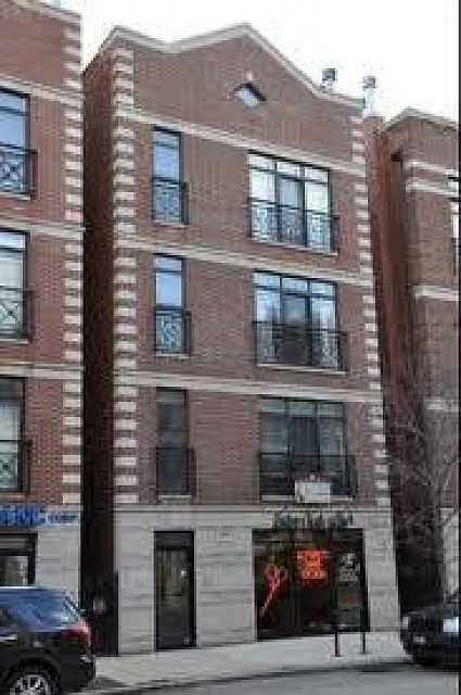 2nd image of 2047 W Belmont Ave APT 2