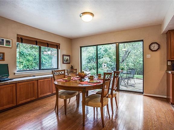 3rd image of 400 Brook Glen Dr