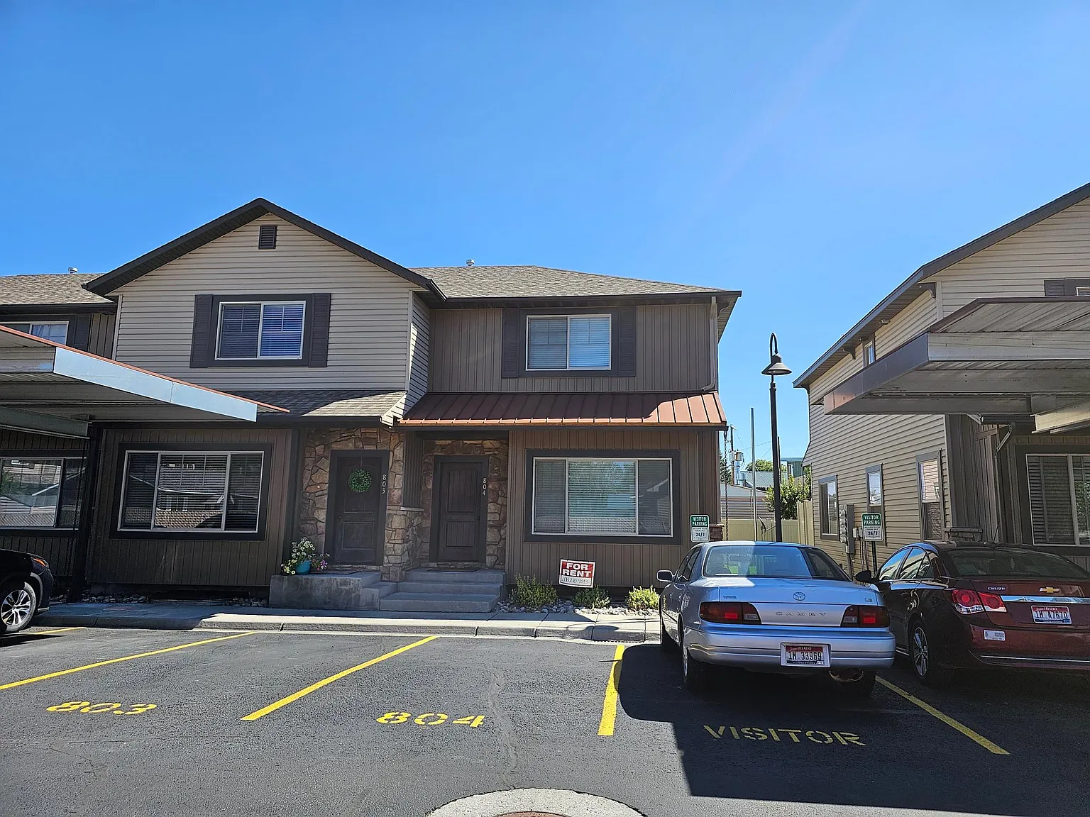 3 bed, 1.5 bath, 2064 sqft, $1,700 — Photo 1
