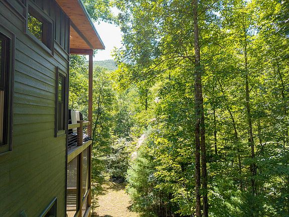 4th image of 3149 Big Creek Rd