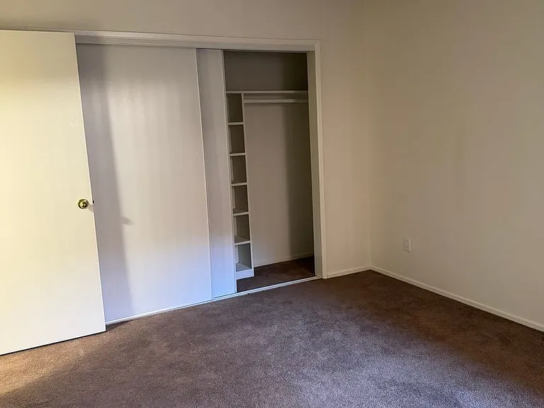 045 - Jackson Apartments — Photo 13