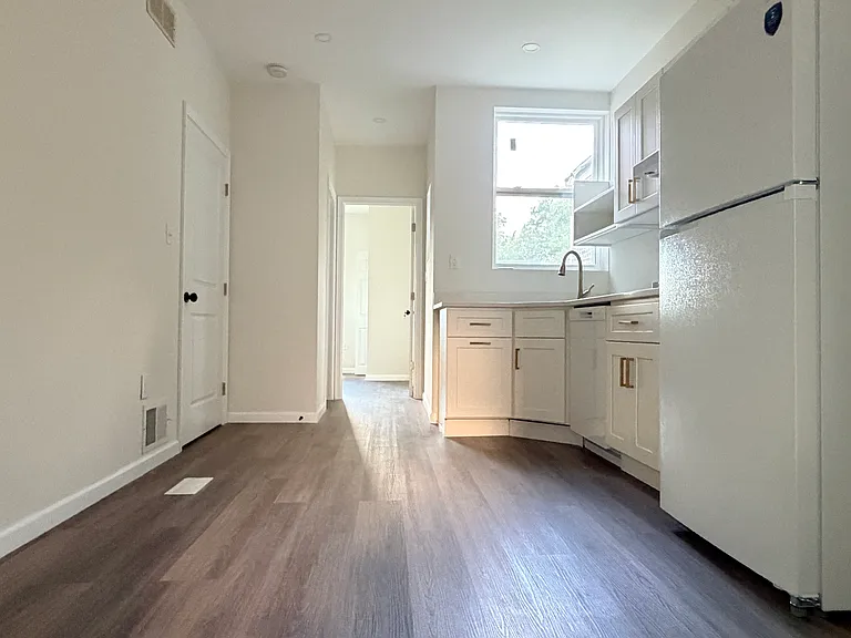 Parkview Ave — Photo 2