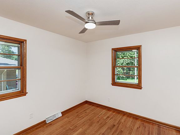 4th image of 3205 Fairlane Dr