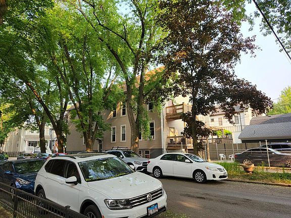 2nd image of 3224 N Hoyne Ave