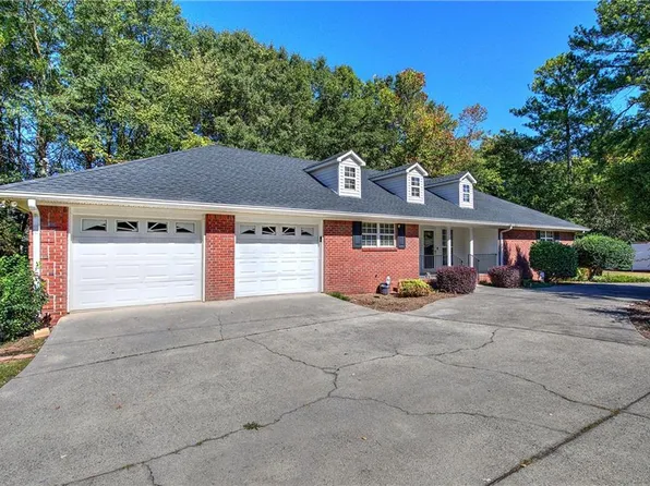 9 Greenbriar Ave, Cartersville, GA 30120