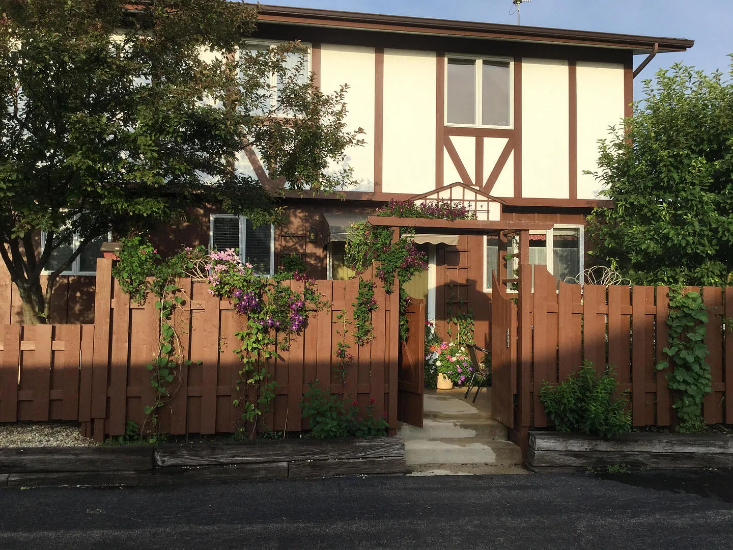 1010 Innsbruck Ln photo 1