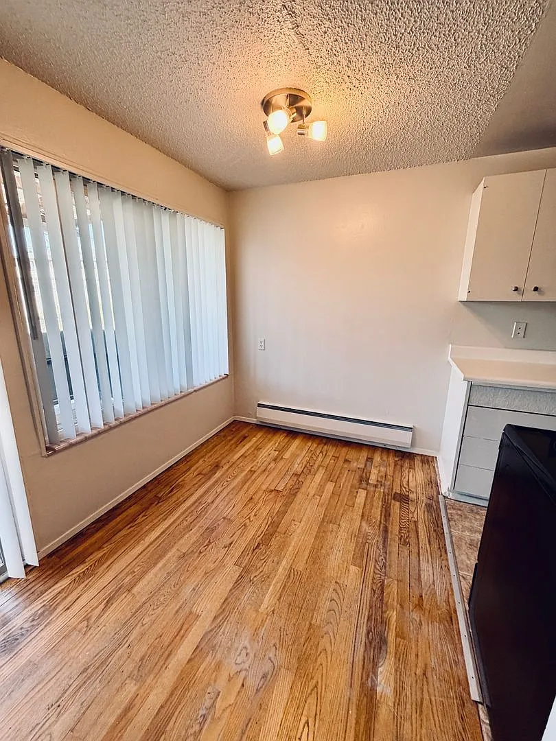 Eden Roc Apartments — Photo 4