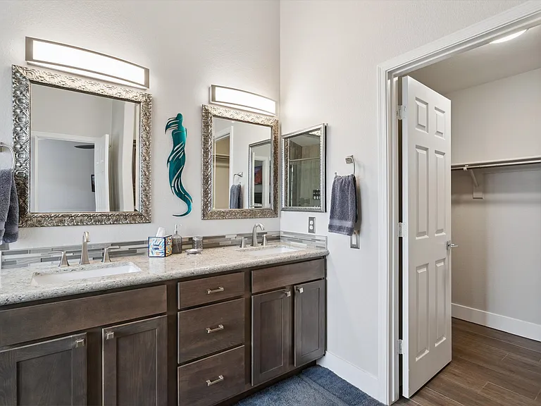 4637 E Fernwood Ct — Photo 17