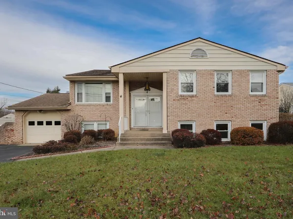 4 Meryl Ln, Cherry Hill, NJ 08002