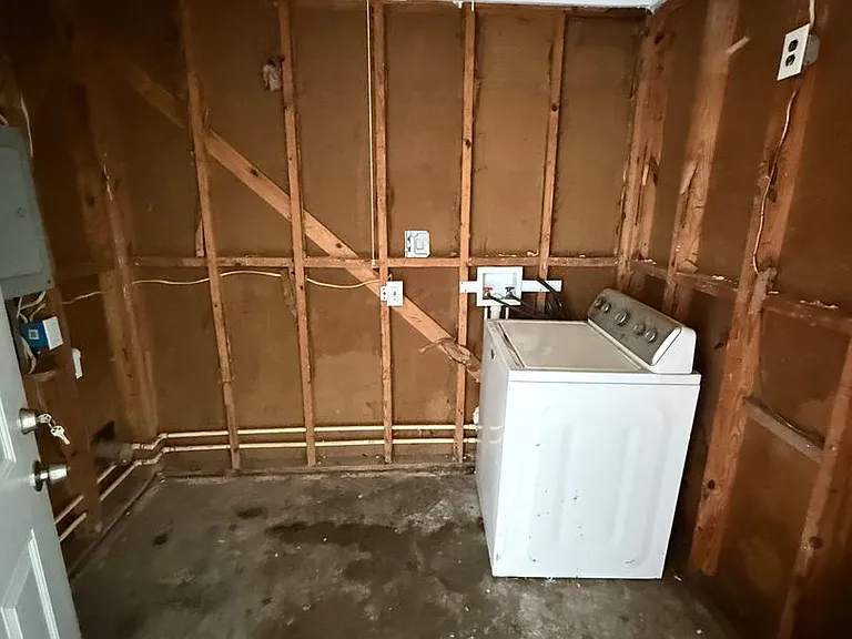 942 Parkwood Ct — Photo 12