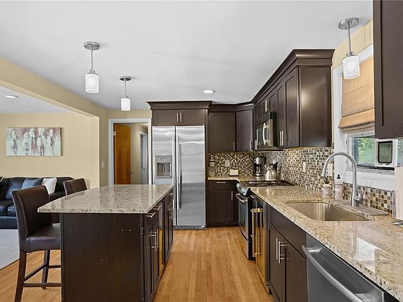 5th image of 203 Garden Hills Dr