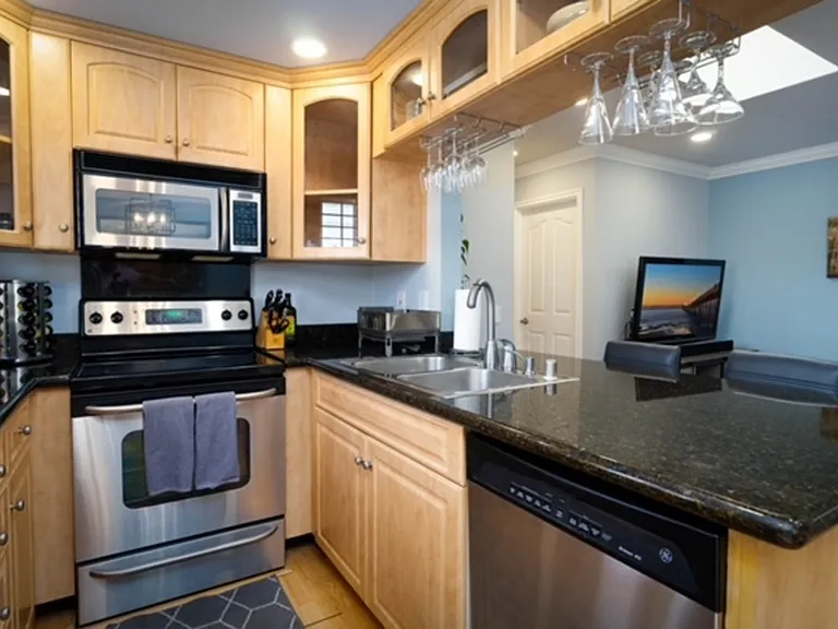 4411 Wilson Ave #7 — Photo 5