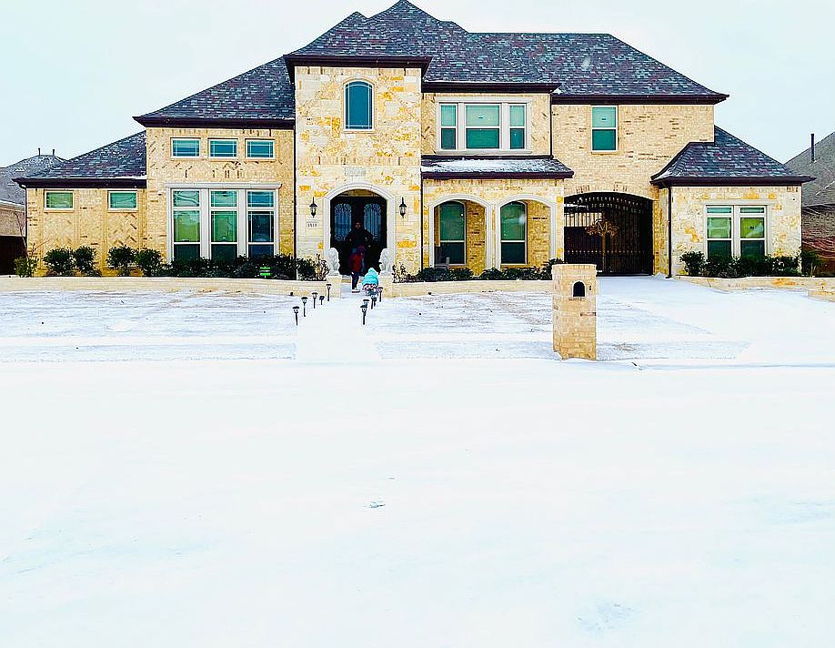 1st image of 1810 Mountain Creek Ln