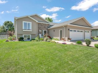 1209 34th St, Spirit Lake, IA 51360