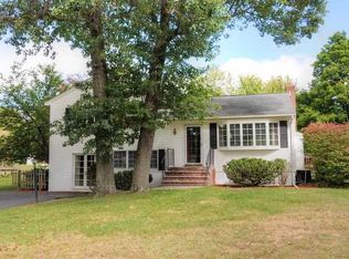 1 Evergreen Ln, Rhinebeck, NY 12572