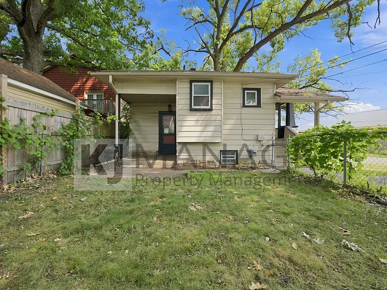 2535 Gainsboro St — Photo 16
