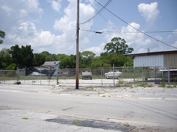 3rd image of 1103 Garden St