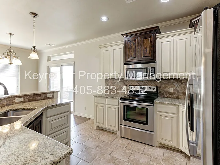 9016 NW 75th St — Photo 13