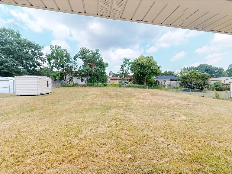 109 Sheila Blvd — Photo 29